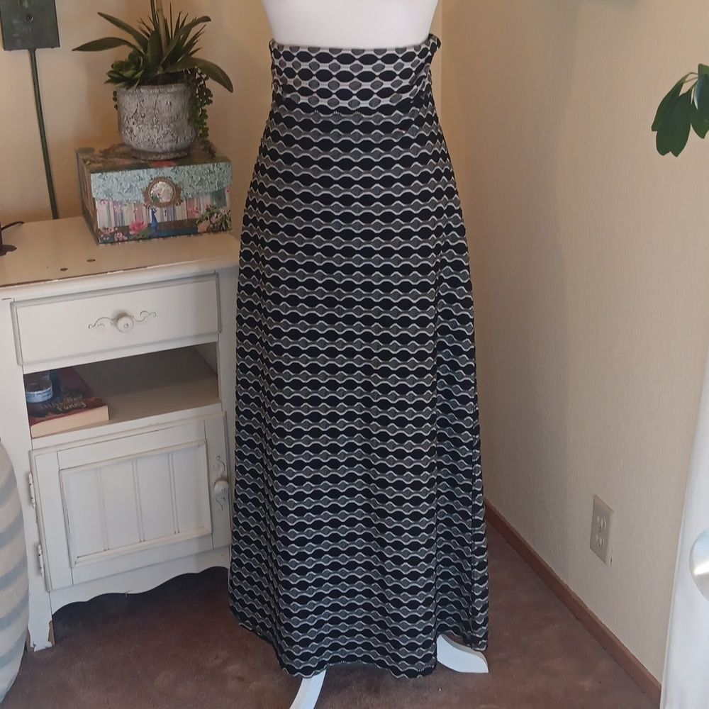 Coin 1804 Textured Maxi Skirt
